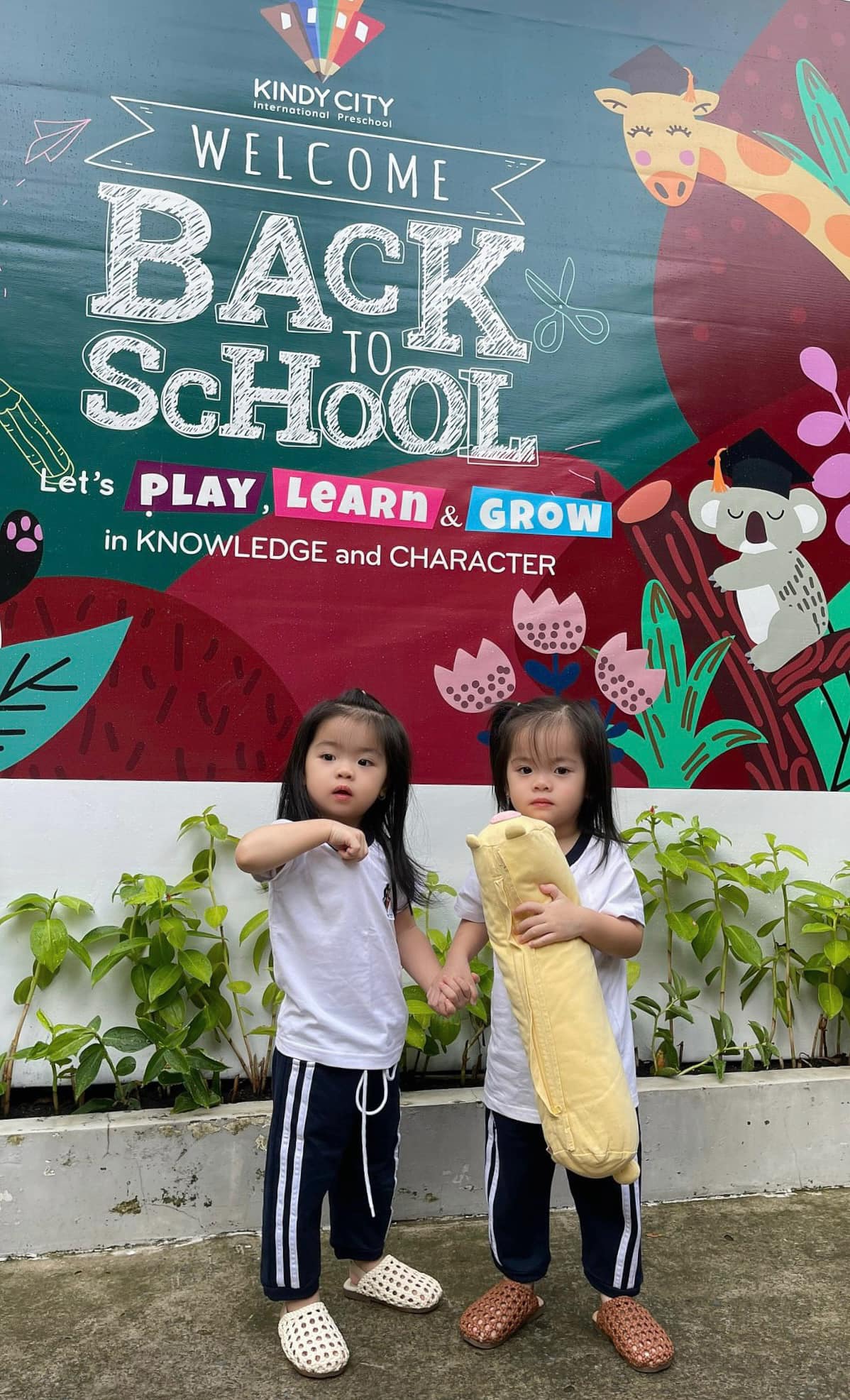 Vân Trang lựa chọn trường quốc tế gần nhà cho hai con sinh đôi, hài lòng về tính thực tế của chương trình học - Ảnh 1.