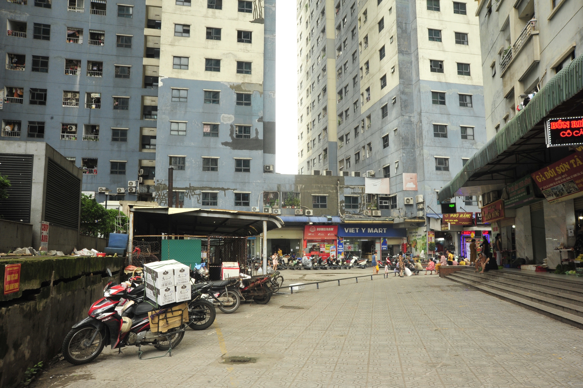 Sau vụ cháy chung cư mini ở Hà Nội, nhiều tòa nhà ráo riết di chuyển xe đạp điện, xe máy điện - Ảnh 4.