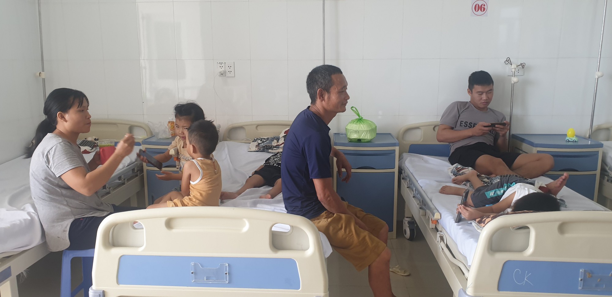 Quảng Ninh: Vụ 9 học sinh mầm non nhập viện có thể do vi rút gây tiêu chảy - Ảnh 1.