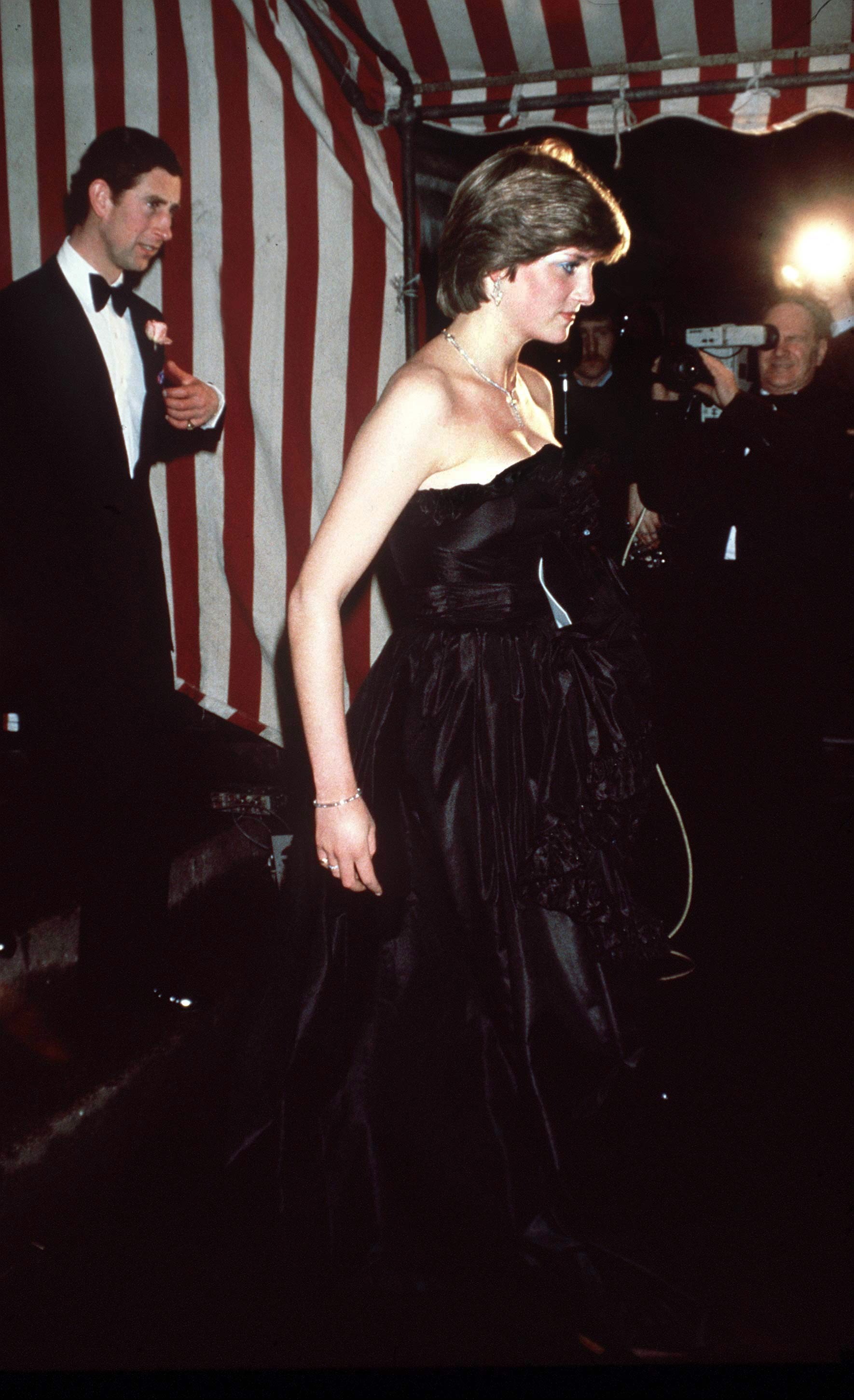Qua đời 26 năm, hình ảnh Công nương Diana vẫn đầy sức hút - Ảnh 2.