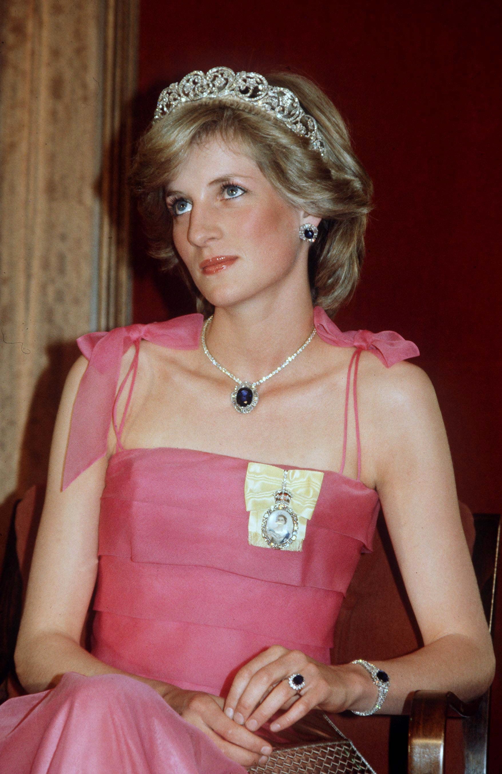 Qua đời 26 năm, hình ảnh Công nương Diana vẫn đầy sức hút - Ảnh 9.