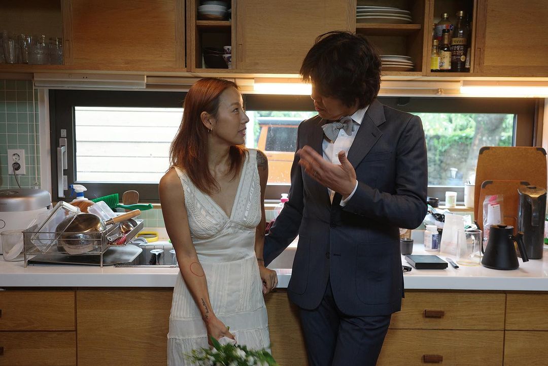 Hot rần rần bộ ảnh cưới độc lạ kỷ niệm 10 năm Lee Hyori theo chồng bỏ cuộc chơi - Ảnh 2.