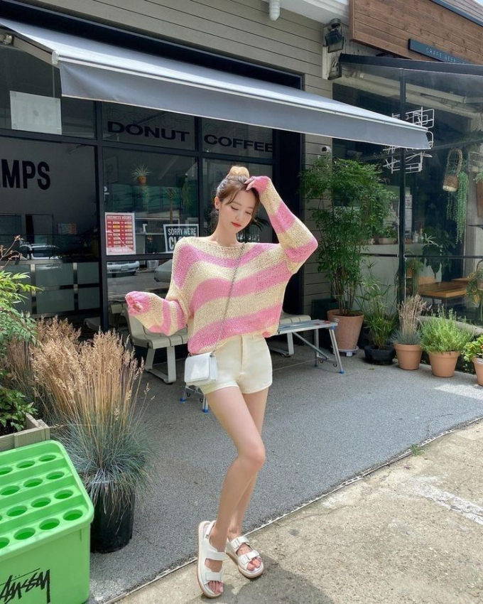 Đi chơi lễ th&igrave; phải l&ecirc;n đồ thật xinh, v&agrave; đ&acirc;y l&agrave; 8 gợi &yacute; từ hội s&agrave;nh mặc xứ Kim Chi m&agrave; bạn sẽ muốn copy ngay - Ảnh 4.