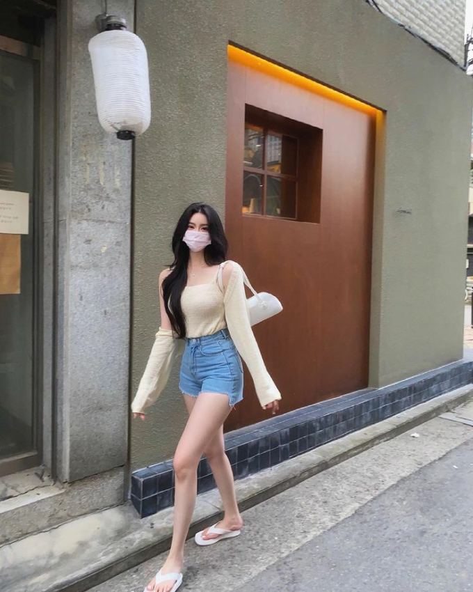 Đi chơi lễ th&igrave; phải l&ecirc;n đồ thật xinh, v&agrave; đ&acirc;y l&agrave; 8 gợi &yacute; từ hội s&agrave;nh mặc xứ Kim Chi m&agrave; bạn sẽ muốn copy ngay - Ảnh 2.