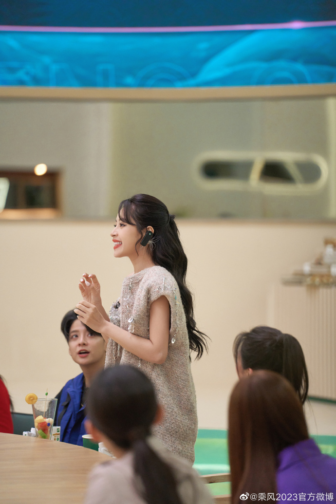 Chi Pu vừa lên show Trung Quốc đã được đẩy thuyền với cựu idol Hàn, tương tác thế này bảo sao fan không rần rần! - Ảnh 3. Chi Pu vừa lên show Trung Quốc đã được đẩy thuyền với cựu idol Hàn, tương tác thế này bảo sao fan không rần rần! - Ảnh 3.