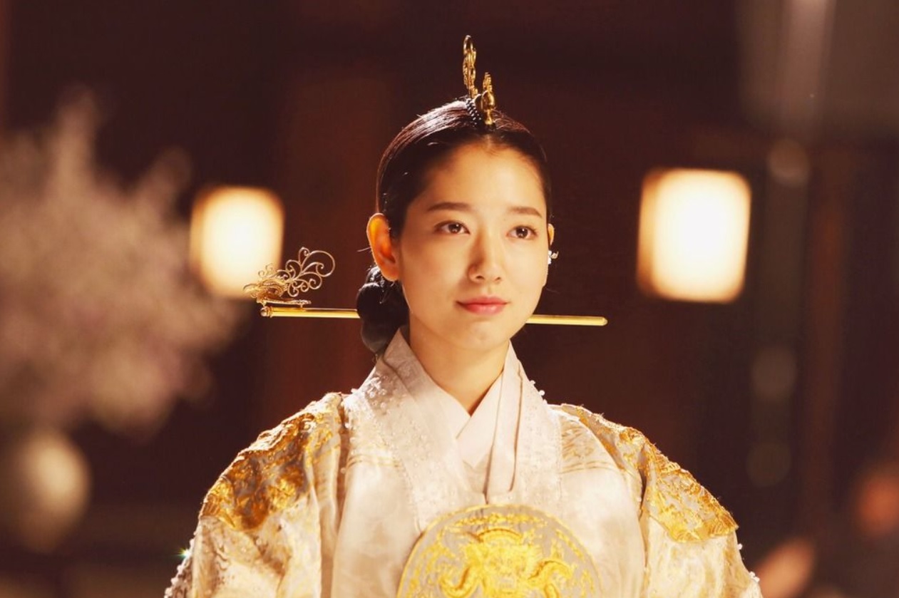 Những hoàng hậu đẹp nhất màn ảnh Hàn trong 10 năm qua: Một mỹ nhân từng &quot;cởi sạch&quot; khiến ai nấy đỏ mặt - Ảnh 3.