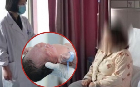 Người phụ nữ đau bụng đi khám, bất ngờ đẻ con trong nhà vệ sinh bệnh viện mới biết mình có thai