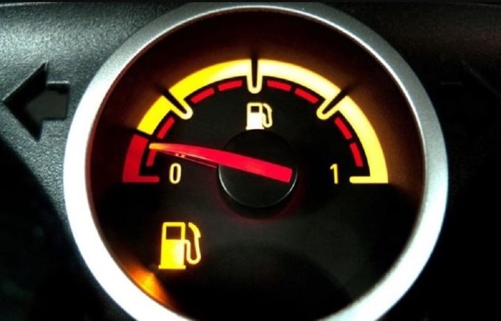 Chạy ô tô đến cạn bình xăng có hại xe? - Ảnh 1.