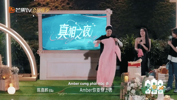 Chi Pu tặng áo dài cho Amber và một món quà giá trị liên quan đến Việt Nam - Ảnh 5. Chi Pu tặng áo dài cho Amber và một món quà giá trị liên quan đến Việt Nam - Ảnh 5.