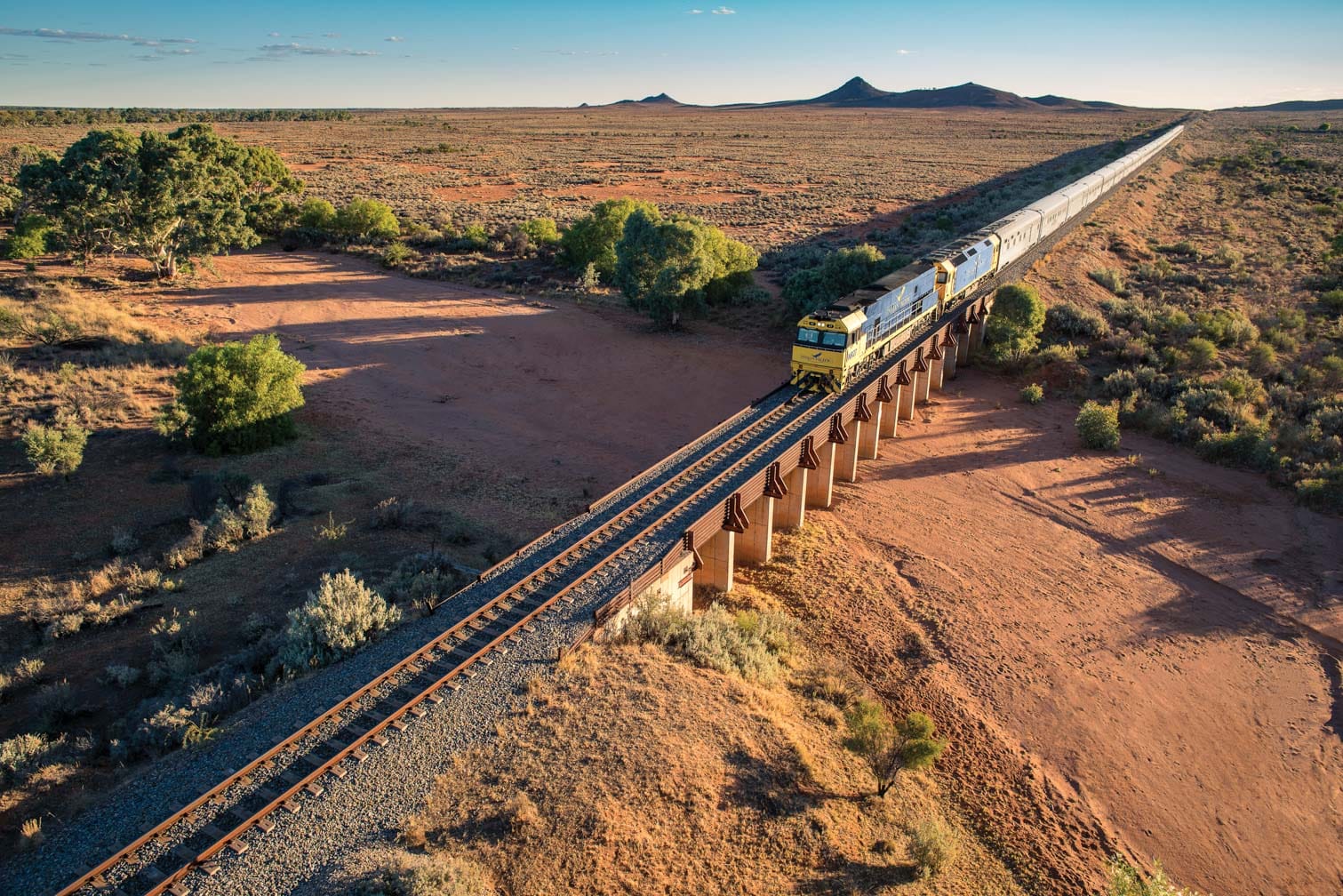 Có gì đặc biệt trên hành trình xe lửa dài 4352 km của Úc - Ảnh 1.