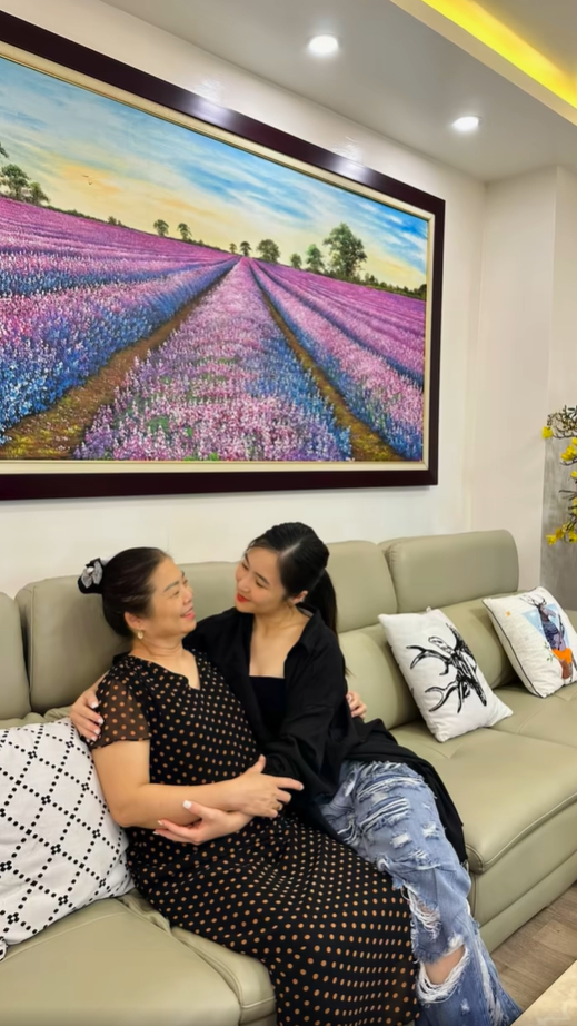 Hương Tràm đã về nước, ngầm xác nhận mình là Sứa Thủy Tinh tại Ca Sĩ Mặt Nạ? - Ảnh 1. Hương Tràm đã về nước, ngầm xác nhận mình là Sứa Thủy Tinh tại Ca Sĩ Mặt Nạ? - Ảnh 1.
