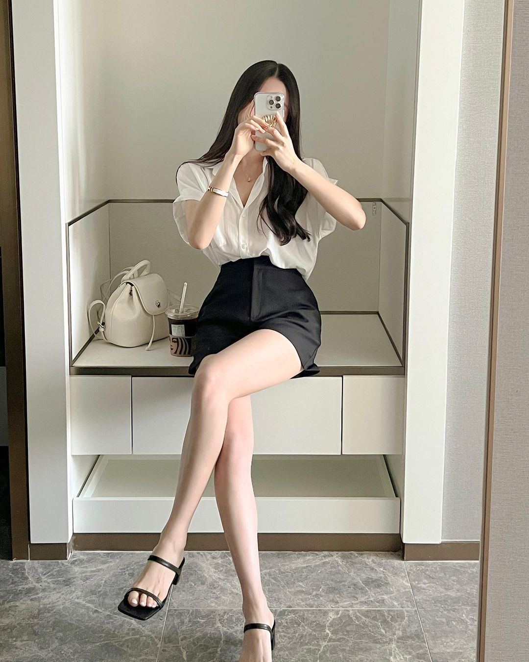 5 chiêu lên đồ tôn dáng của nàng blogger cao chưa đến 1m6 - Ảnh 11. 5 chiêu lên đồ tôn dáng của nàng blogger cao chưa đến 1m6 - Ảnh 11.