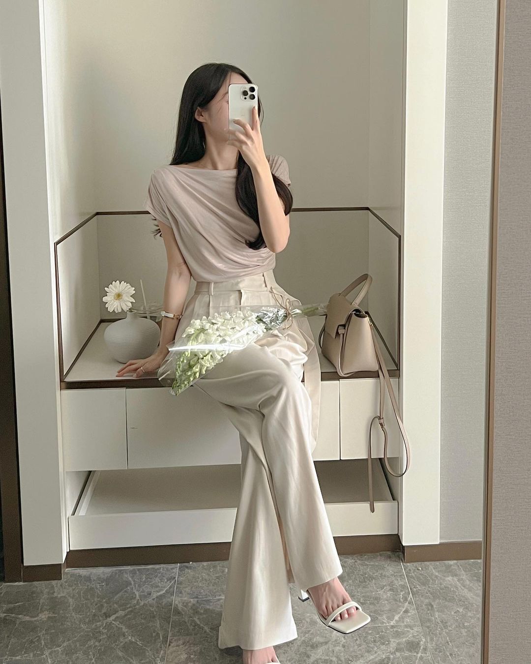 5 chiêu lên đồ tôn dáng của nàng blogger cao chưa đến 1m6 - Ảnh 2. 5 chiêu lên đồ tôn dáng của nàng blogger cao chưa đến 1m6 - Ảnh 2.