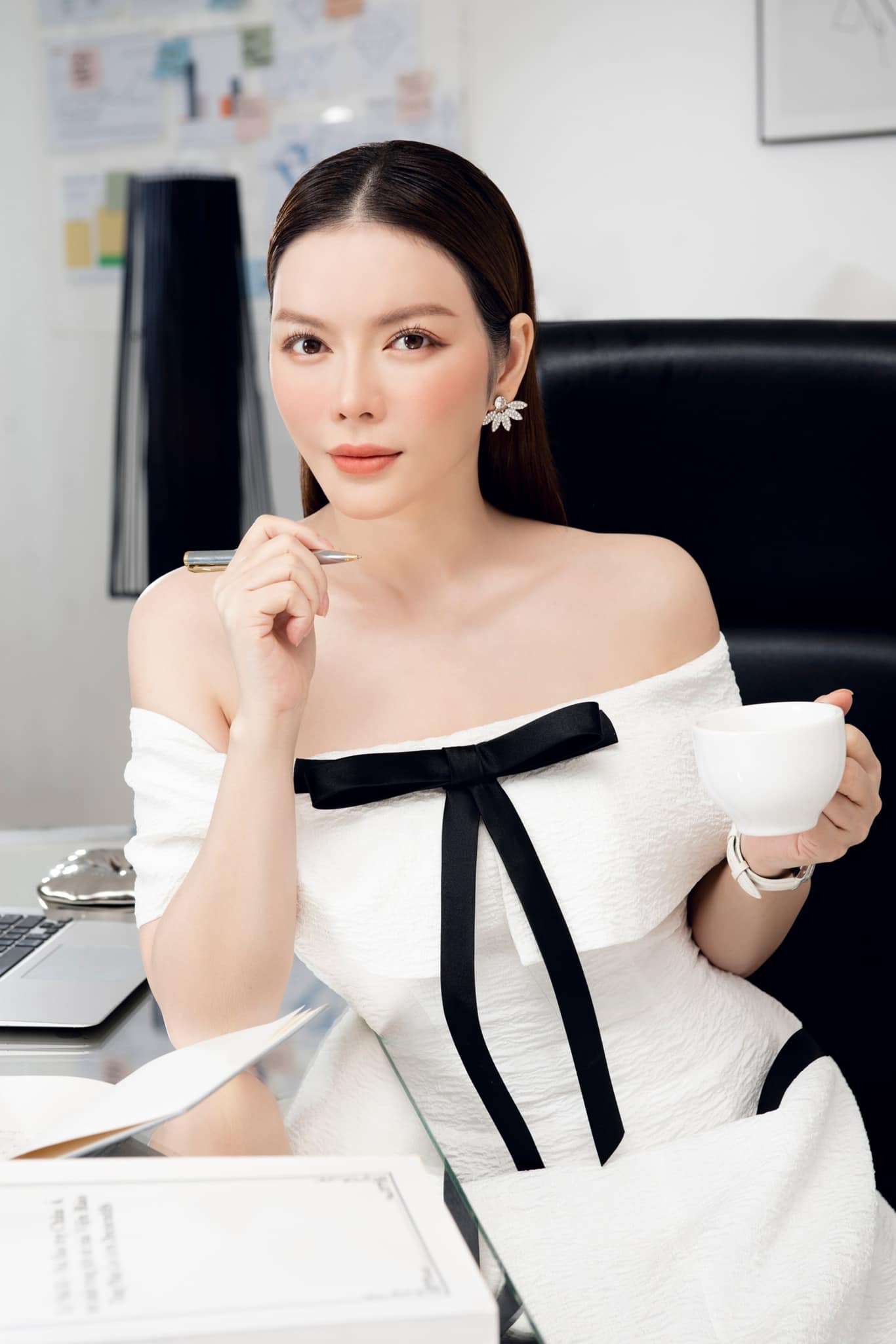 Lý Nhã Kỳ tuổi 41: Cuộc sống vương giả, có người theo đuổi thì sợ hãi, tung cả loạt tin nhắn - Ảnh 2. Lý Nhã Kỳ tuổi 41: Cuộc sống vương giả, có người theo đuổi thì sợ hãi, tung cả loạt tin nhắn - Ảnh 2.