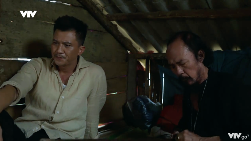 Cuộc chiến kh&ocirc;ng giới tuyến - Tập 8: Cắm chốt bảo vệ Phương, Trung su&yacute;t bị &aacute;m hại - Ảnh 18.