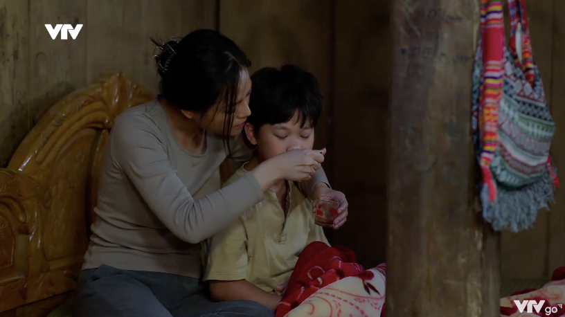 Cuộc chiến kh&ocirc;ng giới tuyến - Tập 8: Cắm chốt bảo vệ Phương, Trung su&yacute;t bị &aacute;m hại - Ảnh 2.