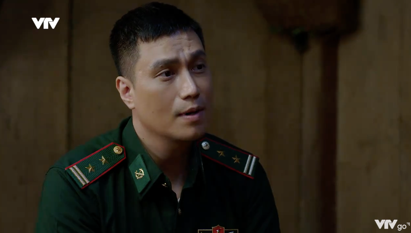 Cuộc chiến kh&ocirc;ng giới tuyến - Tập 8: Cắm chốt bảo vệ Phương, Trung su&yacute;t bị &aacute;m hại - Ảnh 4.