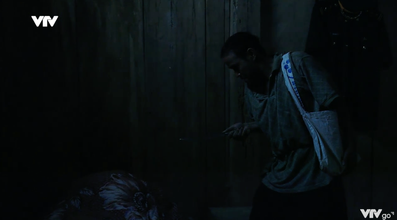 Cuộc chiến kh&ocirc;ng giới tuyến - Tập 8: Cắm chốt bảo vệ Phương, Trung su&yacute;t bị &aacute;m hại - Ảnh 8.