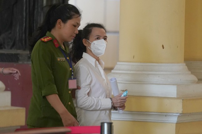 Bà Đặng Thị Hàn Ni phản bác cáo trạng, tiếp tục tố chồng bà Nguyễn Phương Hằng - Ảnh 2.