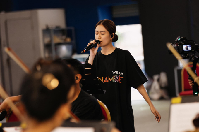 Ho&agrave;ng Th&ugrave;y Linh đăng clip h&aacute;t live c&ugrave;ng d&agrave;n nhạc giao hưởng tập dượt cho concert, c&oacute; đủ để đ&aacute;p trả tranh c&atilde;i kh&ocirc;ng? - Ảnh 5.