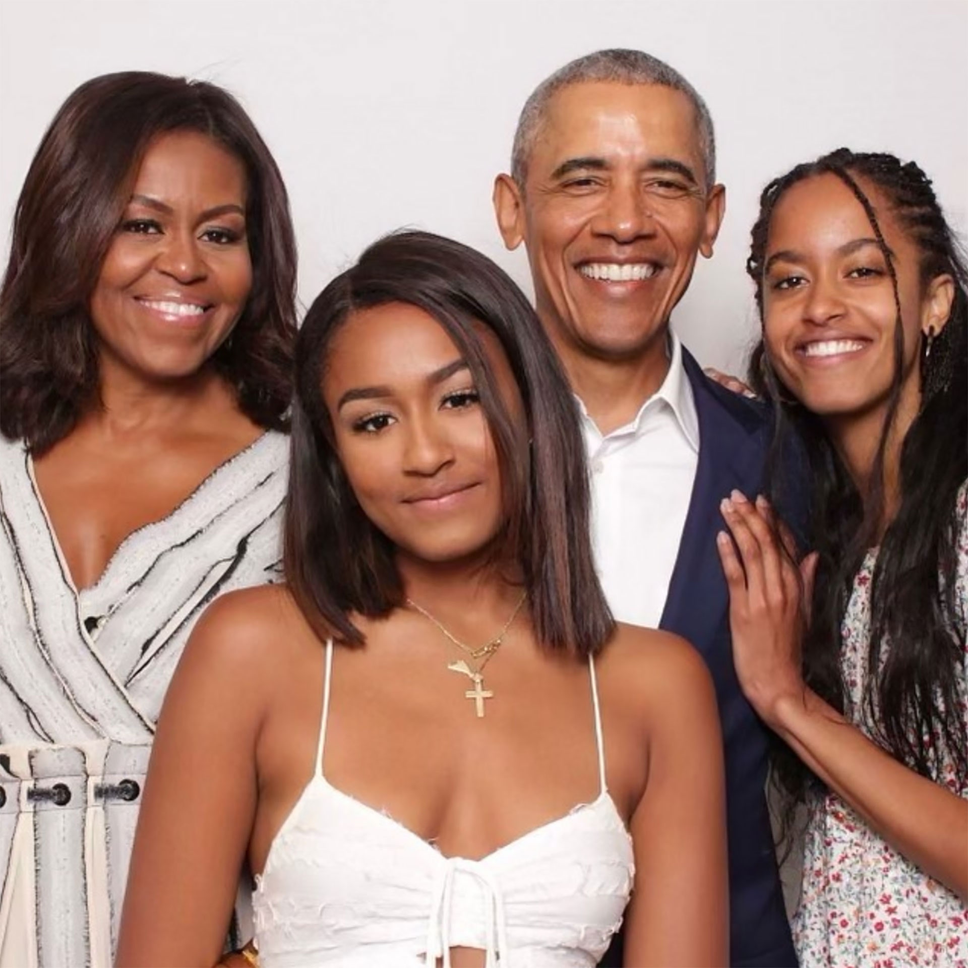 Con gái út nhà Obama sau 6 năm rời Nhà Trắng: Rũ bỏ hình tượng chỉn chu, gây sốc bởi phong cách phóng khoáng - Ảnh 3.