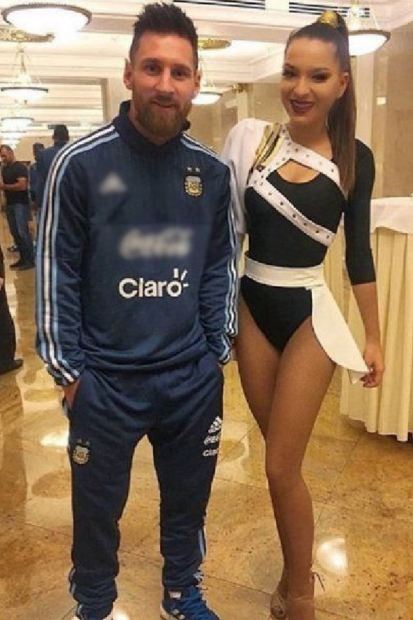 Why does Lionel Messi refuse to touch any woman except his wife? - Photo 3.