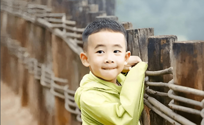 Nữ diễn viên nổi tiếng chia sẻ bài tập đặt câu của con trai lên mạng xã hội, chỉ 2 câu ngắn mà ai đọc xong cũng ôm bụng cười - Ảnh 2. Nữ diễn viên nổi tiếng chia sẻ bài tập đặt câu của con trai lên mạng xã hội, chỉ 2 câu ngắn mà ai đọc xong cũng ôm bụng cười - Ảnh 2.
