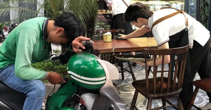 Mải mê làm thêm, nhiều sinh viên còng lưng trả học phí gấp đôi - Ảnh 1. Mải mê làm thêm, nhiều sinh viên còng lưng trả học phí gấp đôi - Ảnh 1.