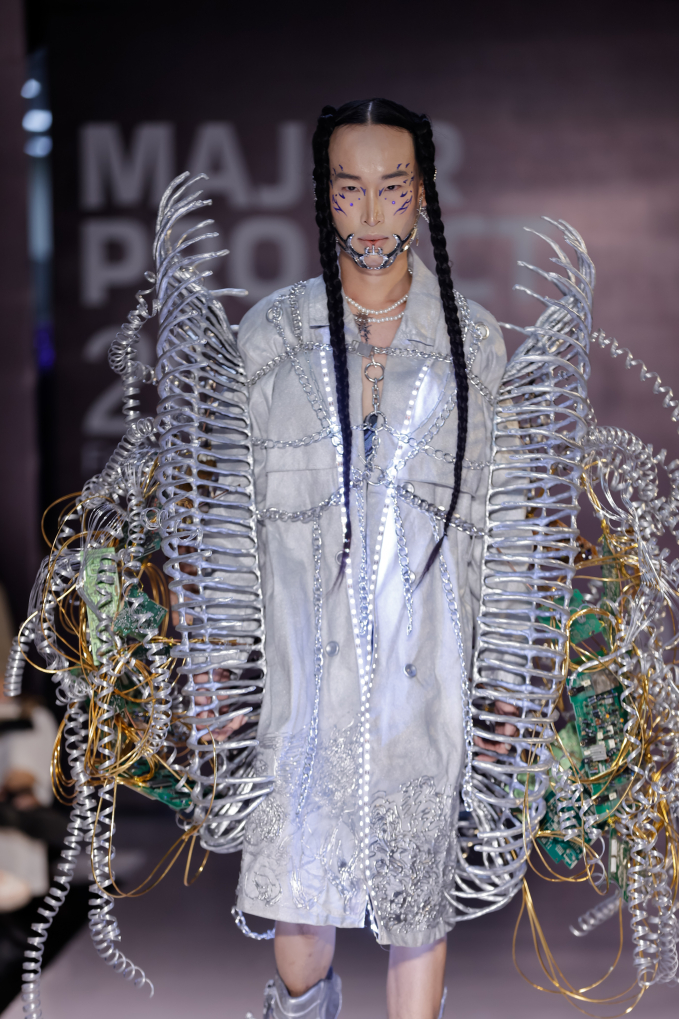 Á hậu Tuyết Nhi Võ gây ấn tượng với màn trình diễn thời trang mang thông điệp bảo vệ môi trường - Ảnh 5.