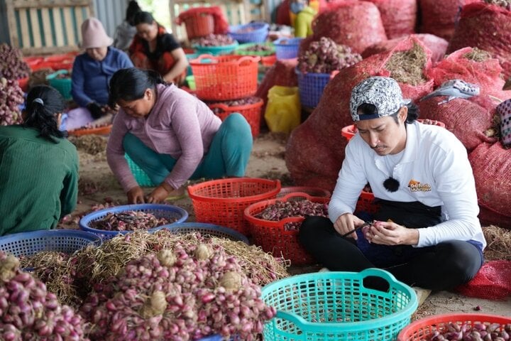 MC Đại Nghĩa được trả 10 nghìn đồng cho công việc lao động chân tay tại vườn nho - Ảnh 2.