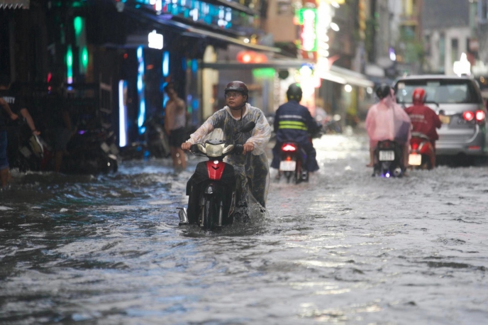 Thời tiết ngày 26/9: Mưa lớn ở khu vực Trung Bộ, Tây Nguyên và Nam Bộ - Ảnh 1.