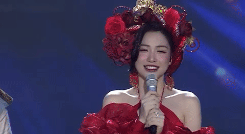 Khoe ảnh bên ca sĩ Mỹ Tâm, Hoà Minzy vướng tranh cãi phải gấp rút lên tiếng đính chính - Ảnh 7. Khoe ảnh bên ca sĩ Mỹ Tâm, Hoà Minzy vướng tranh cãi phải gấp rút lên tiếng đính chính - Ảnh 7.