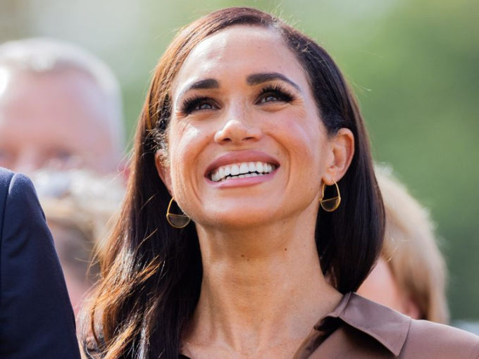 Sang như Meghan Markle cũng diện đôi khuyên tai bình dân giá 22 đô trên Amazon - Ảnh 2. Sang như Meghan Markle cũng diện đôi khuyên tai bình dân giá 22 đô trên Amazon - Ảnh 2.