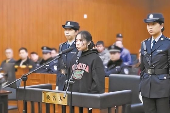 Gi&uacute;p việc ph&oacute;ng hỏa đốt cả gia đ&igrave;nh chủ nh&agrave;: Khi l&ograve;ng tin v&agrave; sự lương thiện đặt sai người! - Ảnh 6.