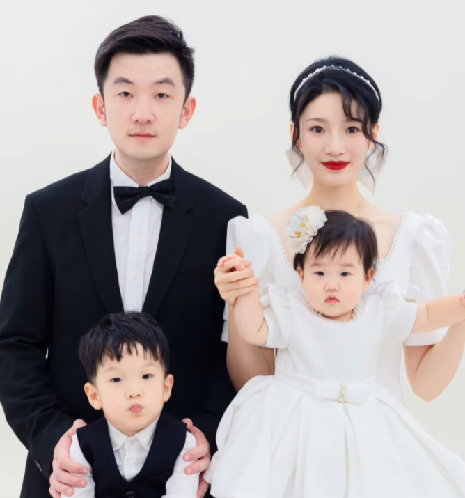 Nữ tiếp viên hàng không "lãi lớn" khi quyết bỏ nghề sau kết hôn, ở nhà làm mẹ bỉm sữa - Ảnh 2. Nữ tiếp viên hàng không "lãi lớn" khi quyết bỏ nghề sau kết hôn, ở nhà làm mẹ bỉm sữa - Ảnh 2.