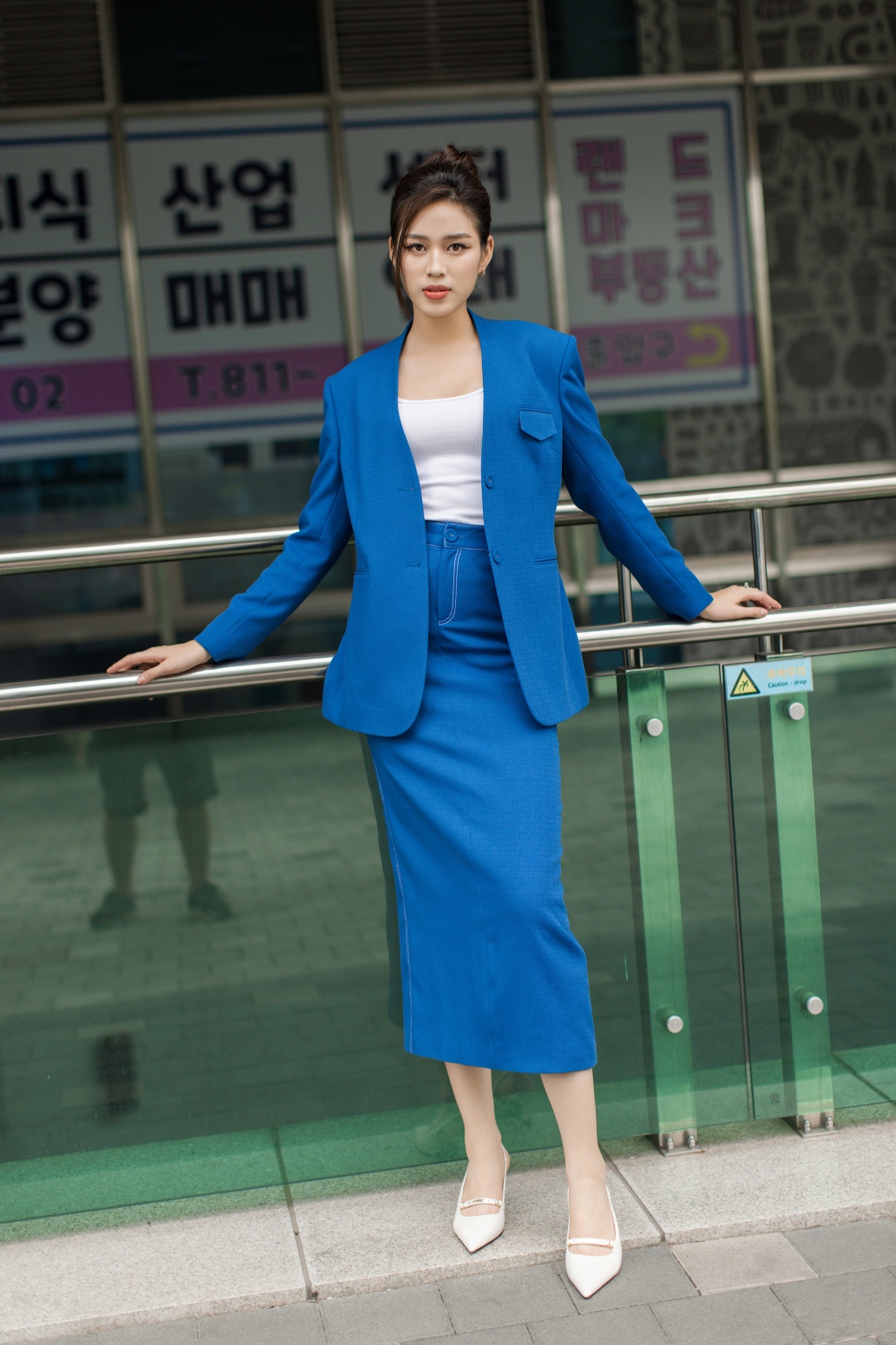 Hoa hậu Đỗ Hà xuống phố Hàn Quốc với phong cách doanh nhân - Ảnh 6.