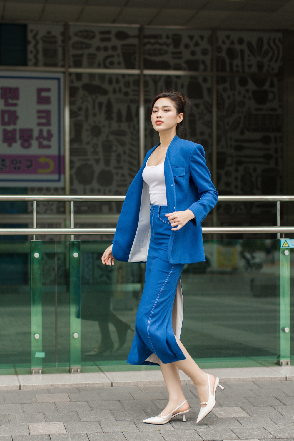 Hoa hậu Đỗ Hà xuống phố Hàn Quốc với phong cách doanh nhân - Ảnh 8.