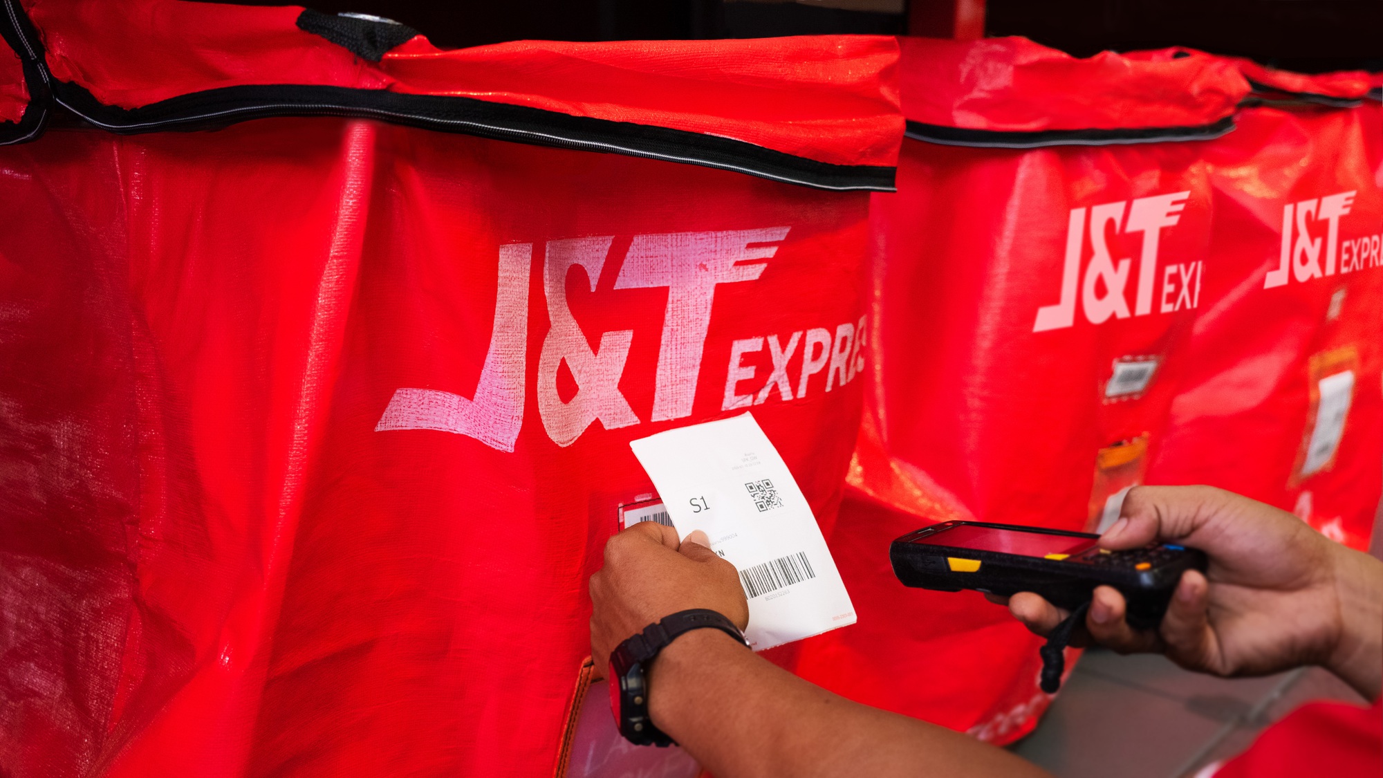 J&T Express tăng cường các giải pháp bảo vệ môi trường góp phần xanh hóa ngành vận chuyển - Ảnh 2.