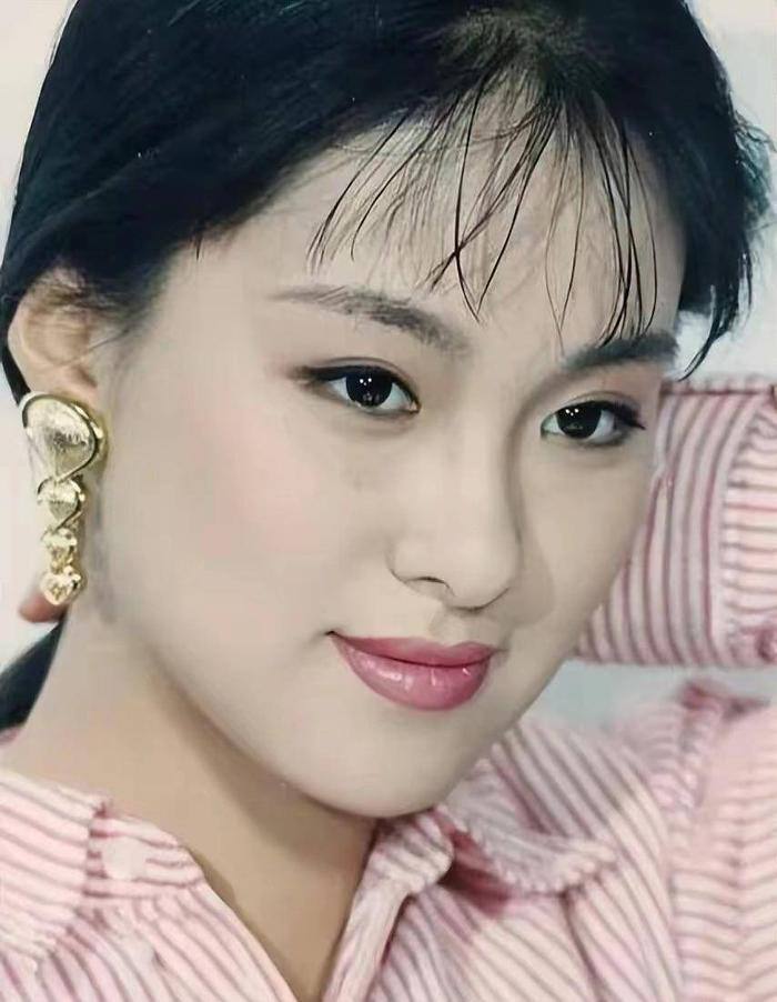 Mỹ nhân "đẹp từ trong ra ngoài" U50 tàn phai nhan sắc, bỏ nghề vì chi 6 tỷ cưới bạn diễn nhưng thất bại - Ảnh 2. Mỹ nhân "đẹp từ trong ra ngoài" U50 tàn phai nhan sắc, bỏ nghề vì chi 6 tỷ cưới bạn diễn nhưng thất bại - Ảnh 2.