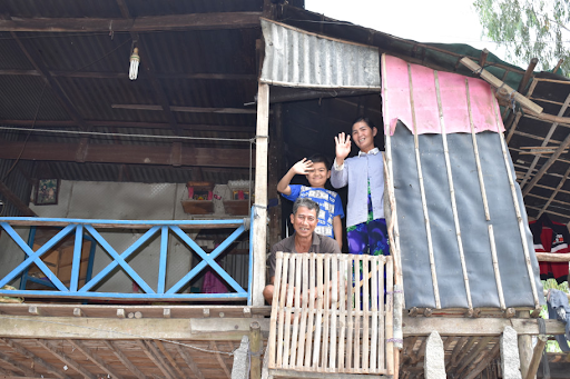 Thương lắm niềm vui của bà con vùng lũ khi được sống trong Nhà an toàn: Con tui hỏi sao 3,4 đêm má không ngủ, tui nói tại mừng quá con ơi! - Ảnh 7.