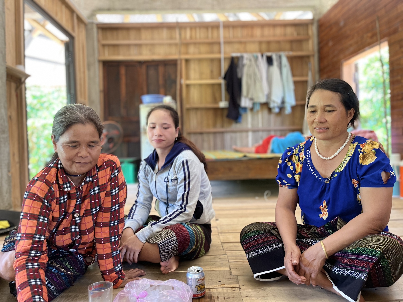 Hơn 1000 gia đình thắng “giặc nước” và cuốn sổ đặc biệt: Triệu thùng mì gói không bằng nhà ngói trên cao! - Ảnh 12. Hơn 1000 gia đình thắng “giặc nước” và cuốn sổ đặc biệt: Triệu thùng mì gói không bằng nhà ngói trên cao! - Ảnh 12.