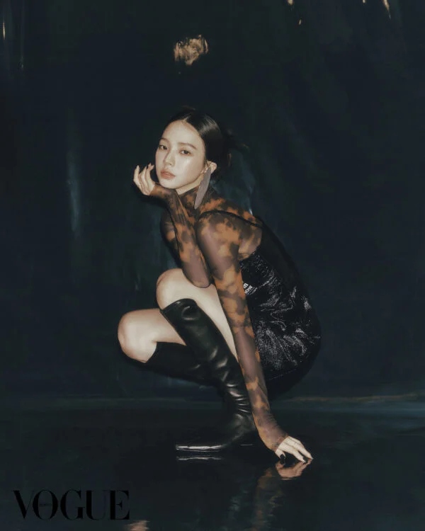 Karina (aespa) khoe vẻ đẹp sành điệu, hiện đại trên Vogue Hàn Quốc - Ảnh 5.