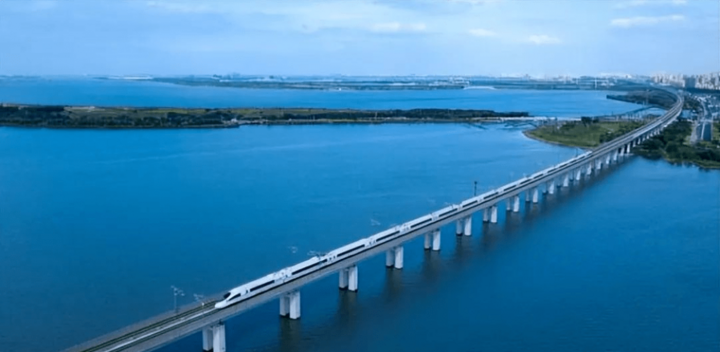 Cây cầu dài nhất thế giới ở Trung Quốc: Dài hơn trăm cây số, tốn trăm nghìn tỷ - Ảnh 1.