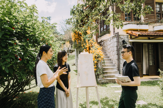 Hoa hậu Ngọc Hân đồng hành với các họa sỹ trẻ thông qua dự án xưởng sáng tác - Ảnh 2.