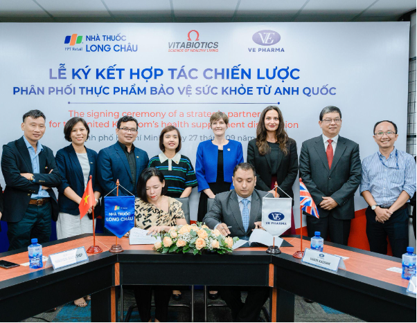 FPT Long Châu mang TPBVSK thương hiệu Vitabiotics từ Anh đến tay người Việt Nam - Ảnh 1. FPT Long Châu mang TPBVSK thương hiệu Vitabiotics từ Anh đến tay người Việt Nam - Ảnh 1.