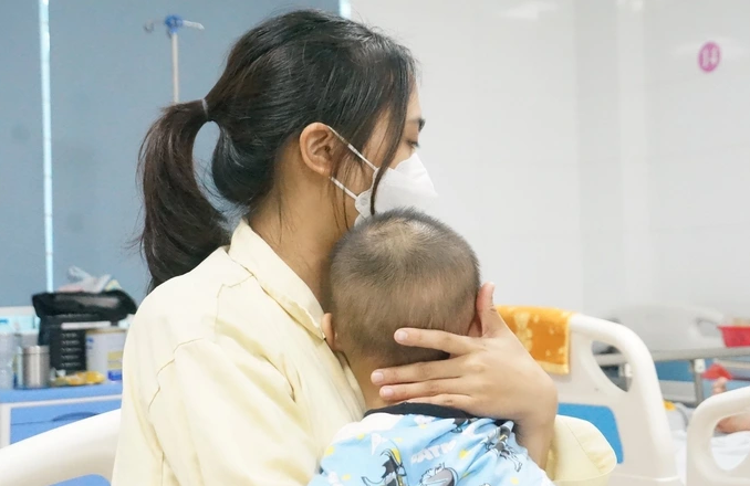 Hà Nội ghi nhận thêm hơn 2.400 ca sốt xuất huyết trong một tuần - Ảnh 1. Hà Nội ghi nhận thêm hơn 2.400 ca sốt xuất huyết trong một tuần - Ảnh 1.