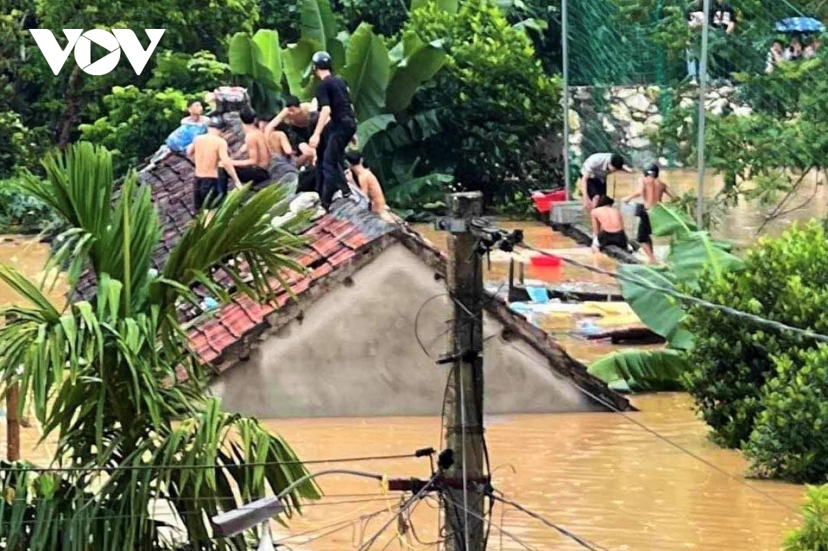 Nghệ An: 1.600 nhà dân bị ngập, 830 ngôi nhà bị cô lập do mưa lũ - Ảnh 4.