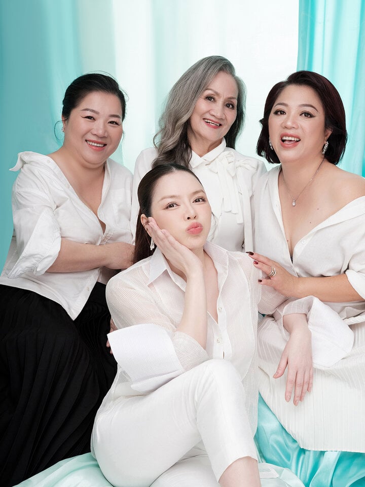 L&yacute; Nh&atilde; Kỳ khoe nhan sắc b&ecirc;n mẹ ruột v&agrave; hai chị g&aacute;i - Ảnh 1.