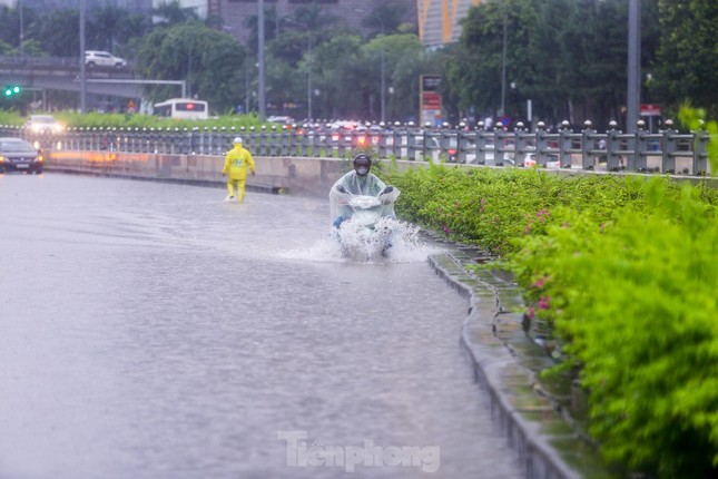 Hà Nội còn tiếp tục mưa lớn nhiều ngày - Ảnh 1.