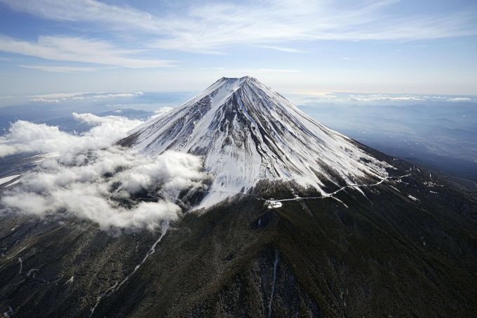Cảnh tượng khó tin ở núi Phú Sĩ - biểu tượng của nước Nhật: Hàng triệu du khách chen chúc, rác thải ngập ngụa - Ảnh 6.
